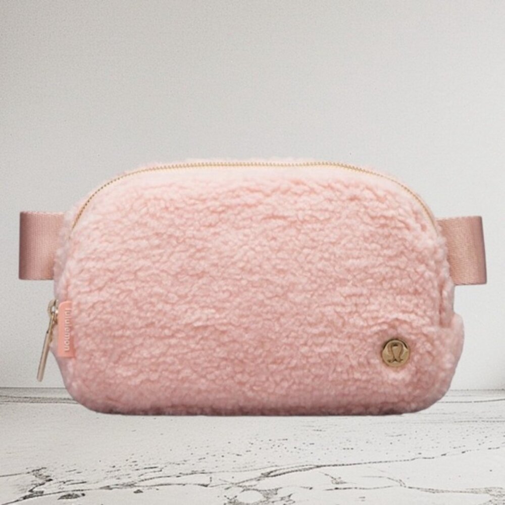 RARE! NEW Lululemon Everywhere FLEECE Belt Bag 1L GOLD Hardware - Pink Mist/Gold